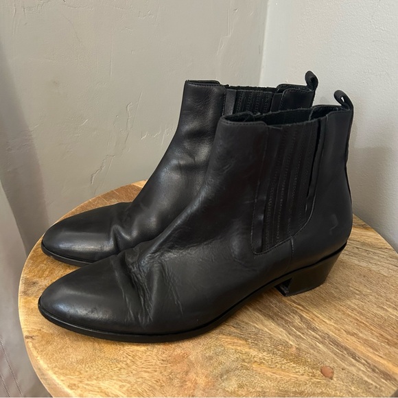 J. Crew Chelsea Boots Black Leather Pointed Toe Ankle Booties Sz 8.5 - Picture 3 of 13